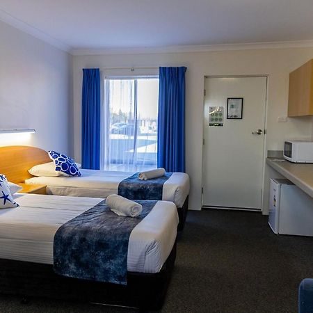 The Busselton Motel Bagian luar foto