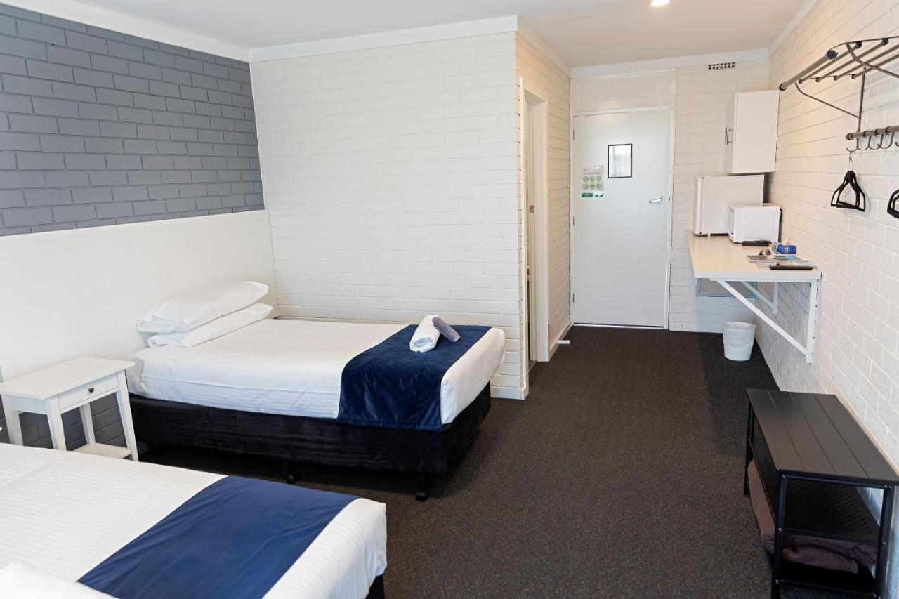 The Busselton Motel Bagian luar foto