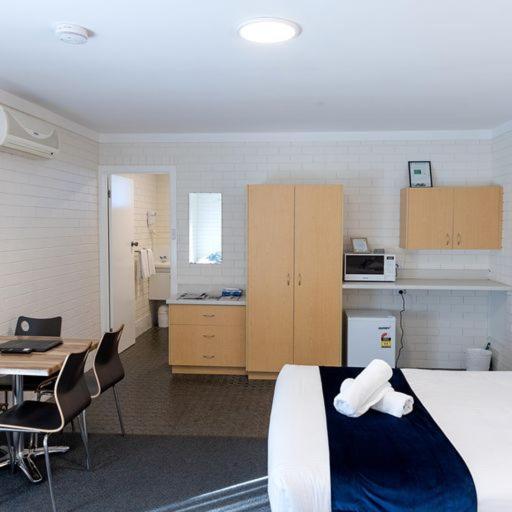 The Busselton Motel Bagian luar foto